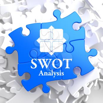 SWOT Analisis  Written on Blue Puzzle Pieces. Business Concept.